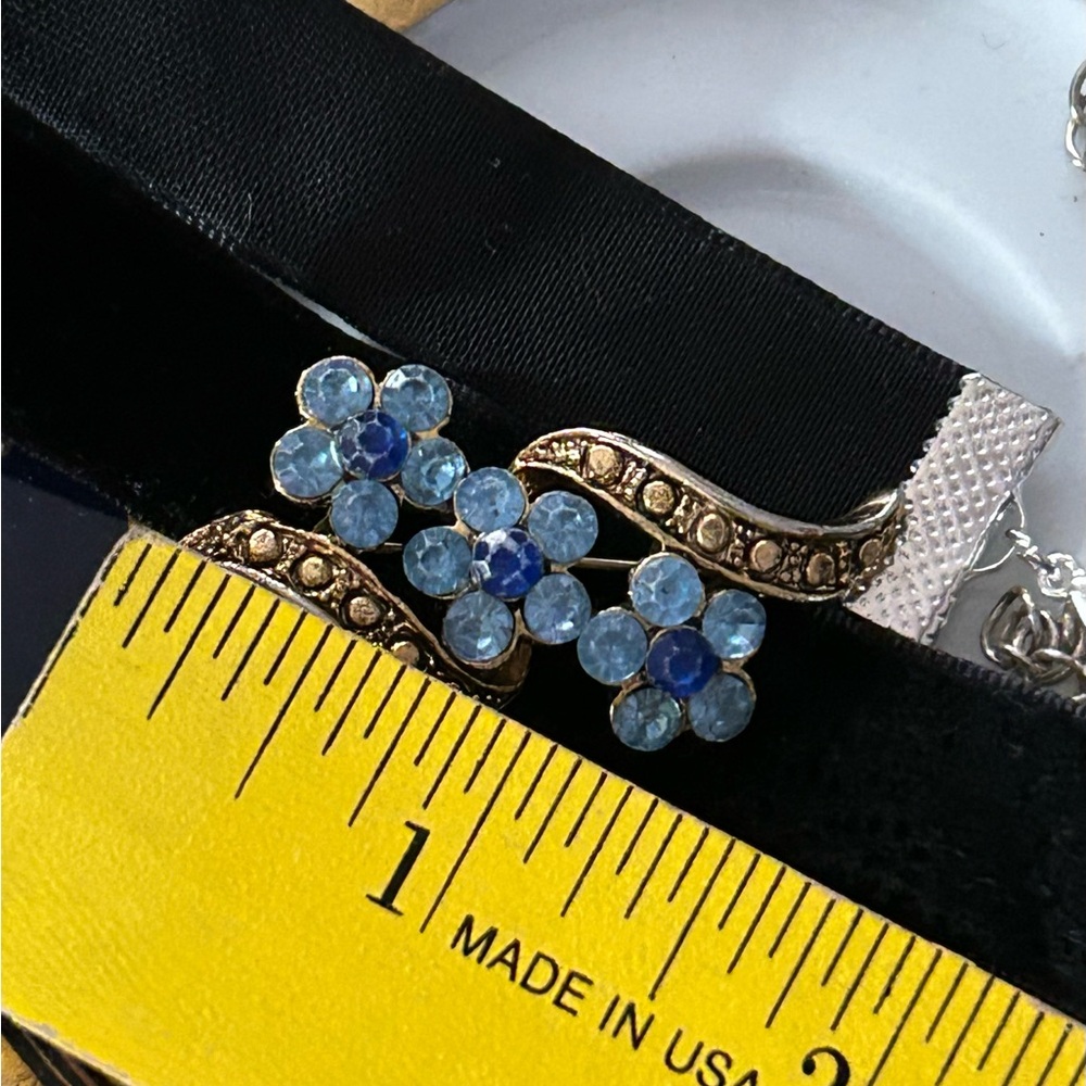 Vintage Blue Rhinestone Brooch on Black Velvet Choker - Picture 9 of 11
